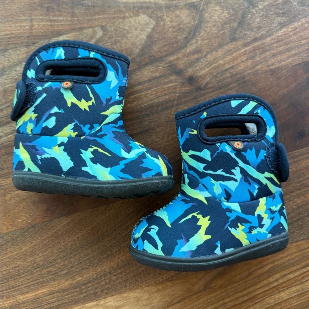 BOGS Baby Kids' Winter Mountain II Faux Fur Lined Waterproof Snow Boots Size 4